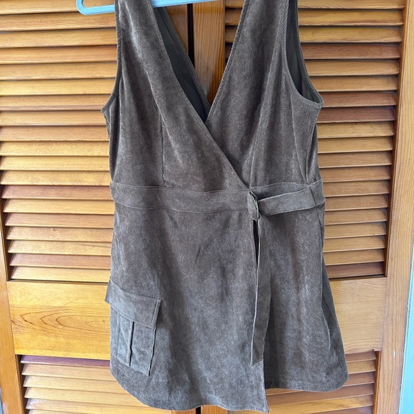 Brown corduroy romper from boutique, never worn - Picture 5 of 5
